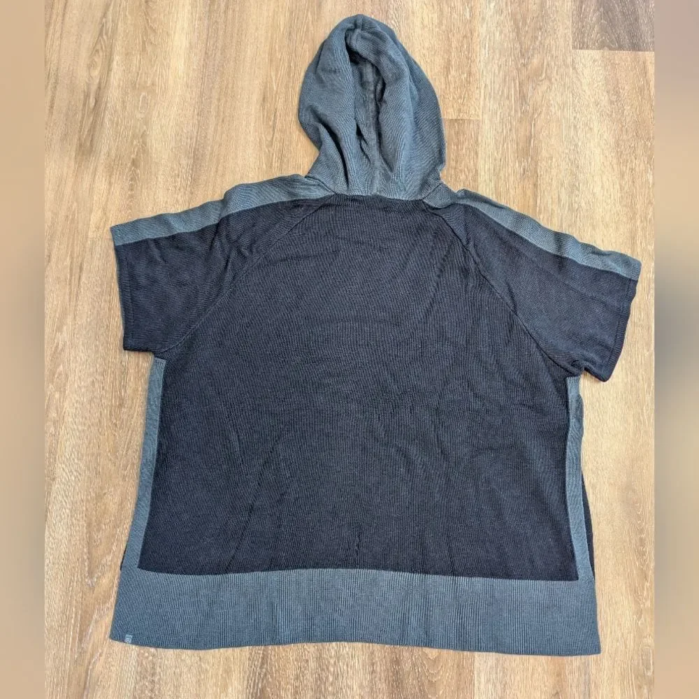 Lululemon Opened Up Poncho Blue Hood XS/S